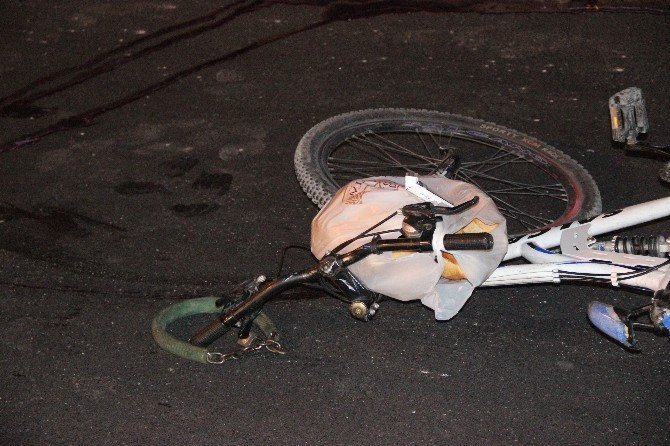 TIR’ın çarptığı bisikletli hayatını kaybetti