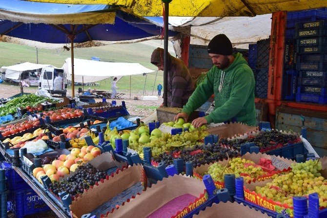 Karadeniz yaylalarında pazar ve göçebelik hayatı sürdürülüyor