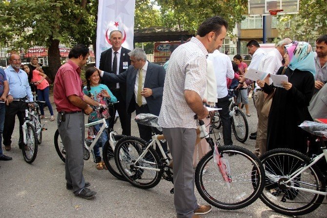 Şehit ve gazi çocuklarına 125 adet bisiklet dağıtıldı