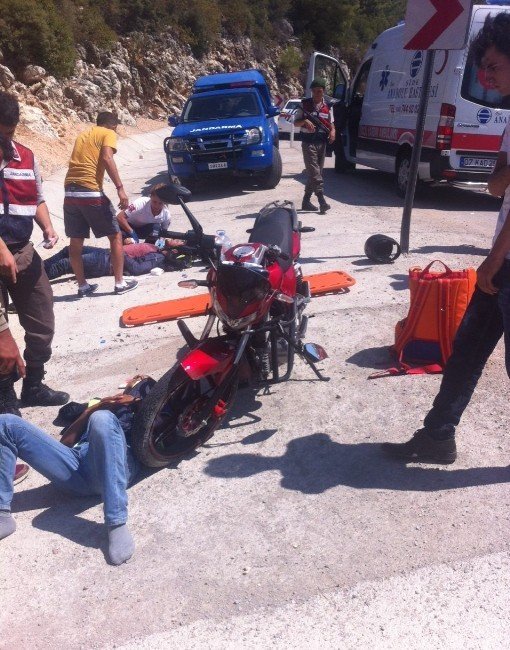 Manavgat-Akseki yolunda motosiklet kazası: 2 yaralı