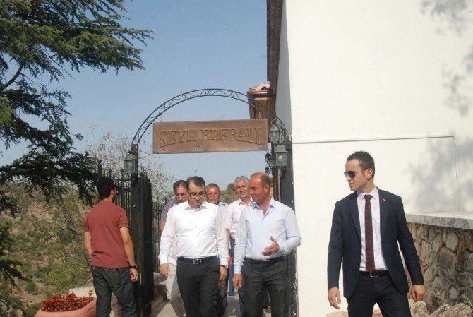 Müsteşar Fatih Dönmez Şeyh Edebali Türbesi ve Tarih Şeridi’ni ziyaret etti