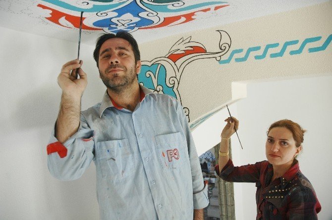 İranlı çift ülkelerinde öğrendikleri tezhip sanatını Van’da yaşatıyor