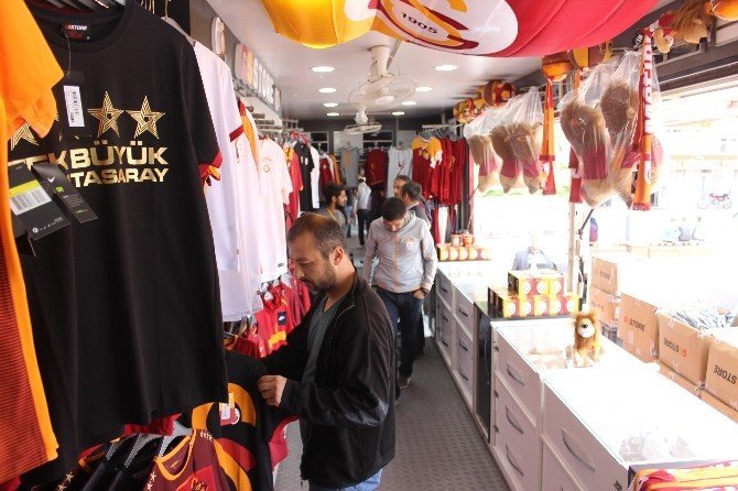 Galatasaray Gezici Mağazası ilgi görüyor