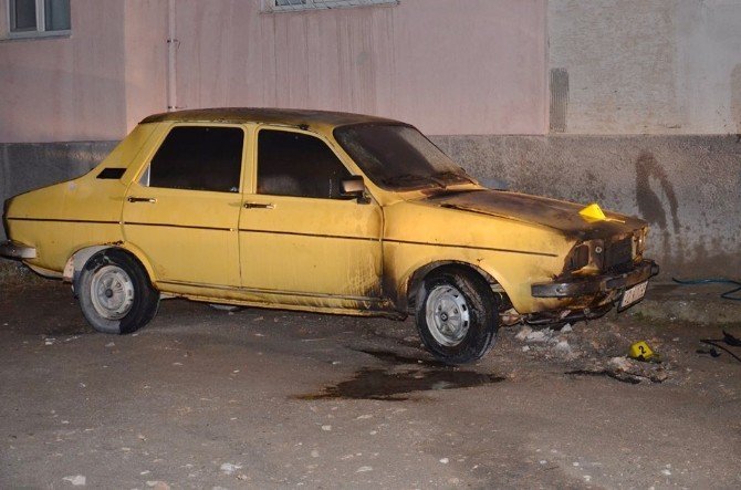 Karaman’da park halindeki otomobil kundaklandı