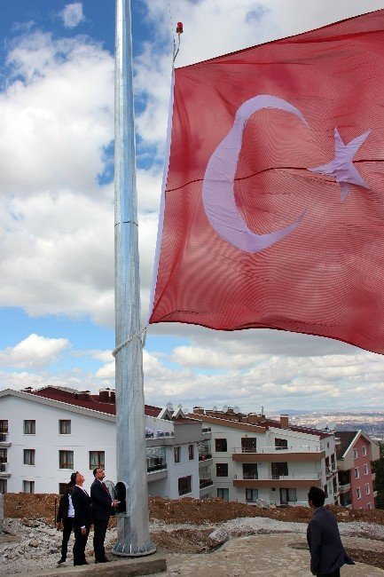 Çankaya’nın tepesine dev Türk bayrağı