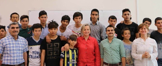 Savaş mağduru çocuklar, Türkçeyi KTO Karatay’da öğreniyor
