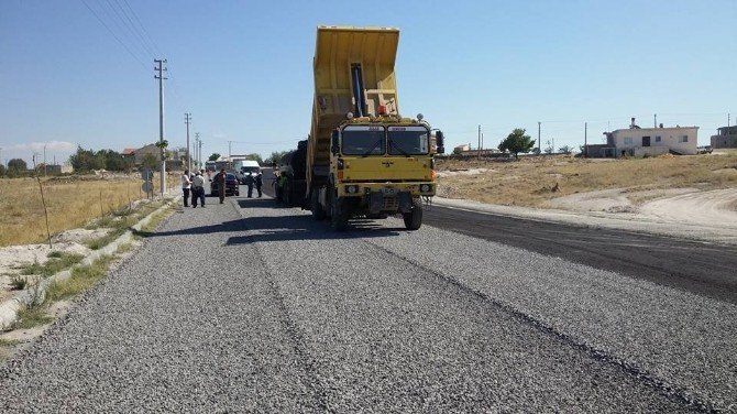 Milletvekili Açıkgöz, Çat kasabasında asfalt yapımını inceledi