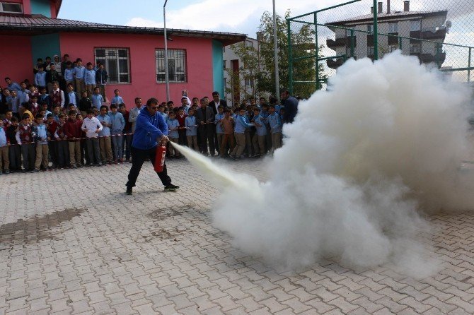 Sivas’ta okulda yangın tatbikatı yapıldı
