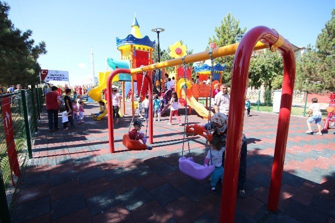 Beyşehir’de parklar yeni yüzüyle misafirlerini ağırlıyor