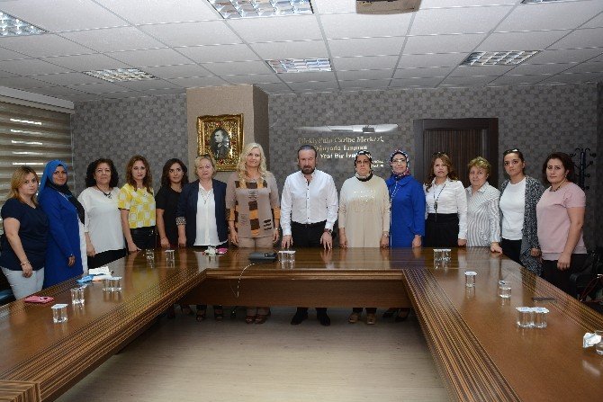 Başkan Doğan, AK Parti İzmit Kadın Kollarını makamında ağırladı
