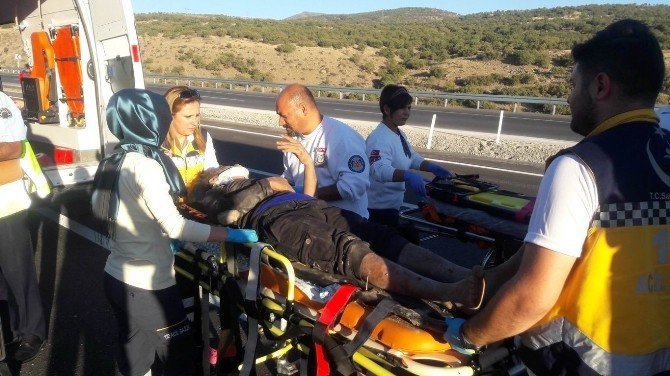Suriyeliler tatil yolunda kaza yaptı: 2 yaralı