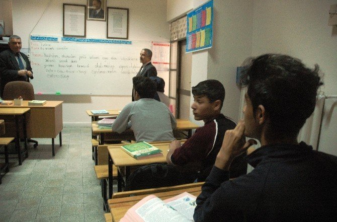 Yabancı uyruklu öğrencilere Türkçe eğitimi