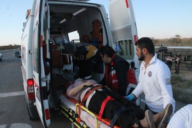 Konya'da düğün yolunda kaza: 26 yaralı