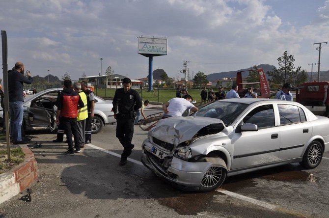 Afyonkarahisar’da trafik kazası: 4 yaralı