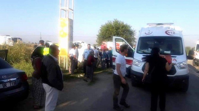 Aydın’da öğrenci servisiyle otomobil çarpıştı: 11 yaralı