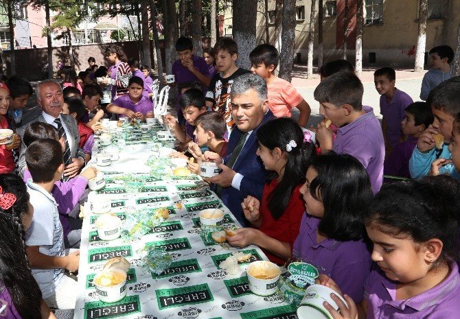 Ereğli Belediyesi öğrencilere çorba dağıttı