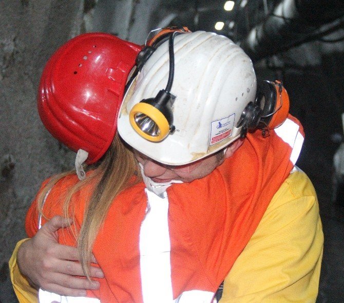 Madenci eşlerinden kocalarına yerin 600 metre altında sürpriz