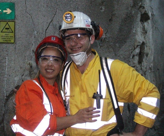 Madenci eşlerinden kocalarına yerin 600 metre altında sürpriz
