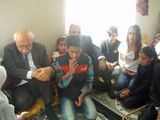 Bakan Avcı’dan PKK’nın öldürdüğü İlçe Başkanı Muştu’nun ailesine ziyaret