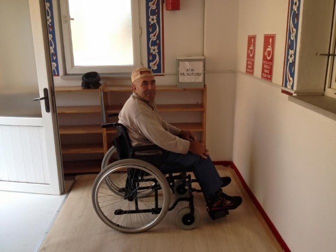 Engelli vatandaşlar için camiye engelli rampası yaptılar