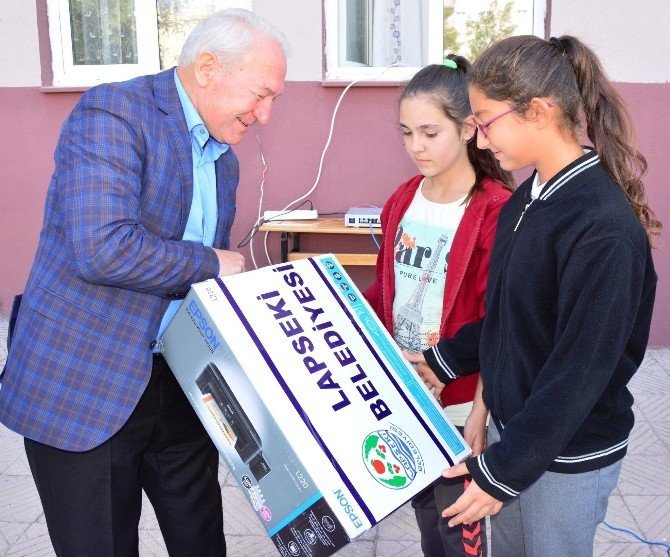 Lapseki’de ilköğretim öğrencileri atık pil toplamak için yarıştı
