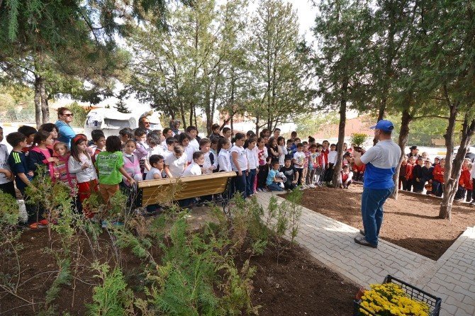 ’Toprak vatandır okul bahçelerinde’ projesi
