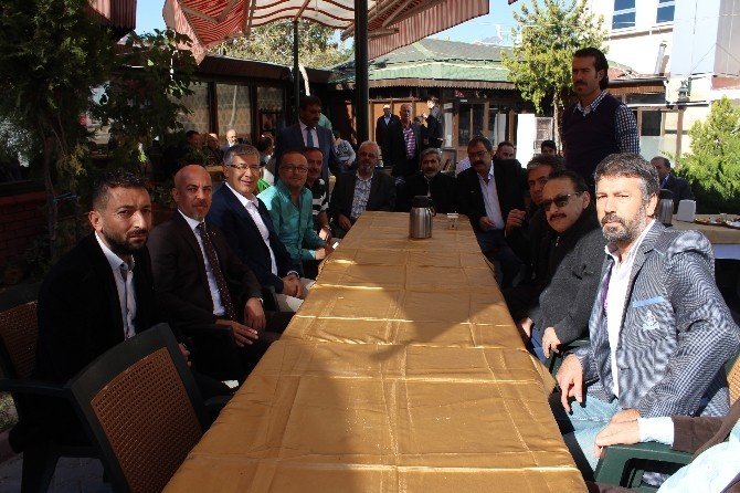 Konya Berberler ve Kuaförler Odası üyeleri kahvaltıda bir araya geldi