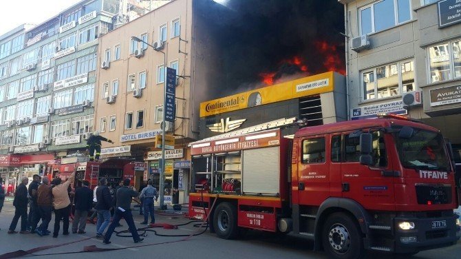 Bursa’da lastikçide büyük yangın