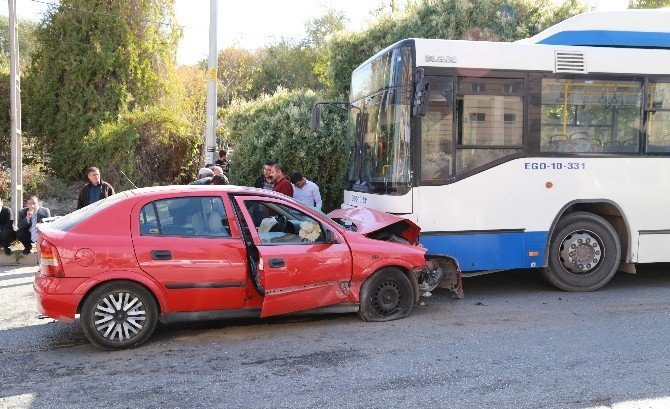 EGO otobüsüyle otomobil kafa kafaya çarpıştı: 2 yaralı