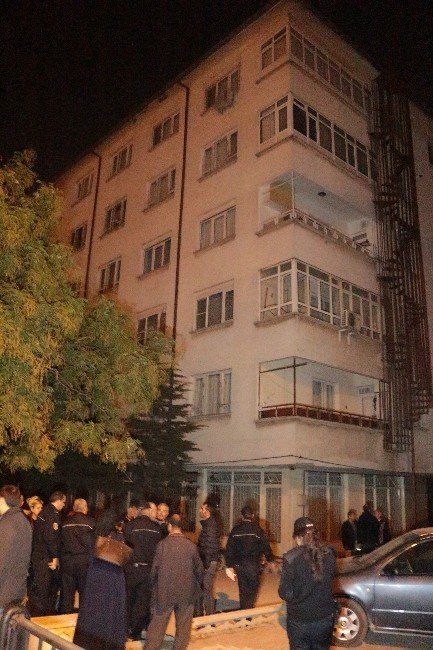Konya’da göçük riski olan bina boşaltıldı