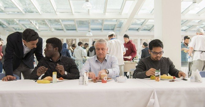 Rektör Gündoğan yabancı uyruklu öğrencilerle kahvaltıda buluştu