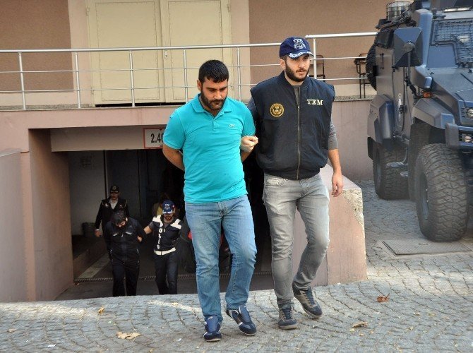 İzmir’de yakalanan bombacılar adliyeye sevkedildi