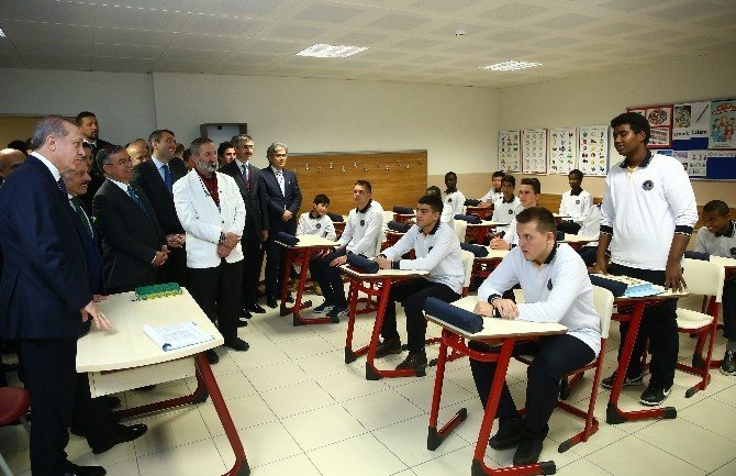 Cumhurbaşkanı Erdoğan, lise öğrencileriyle buluştu