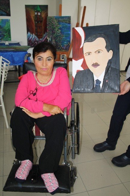 Ağzıyla yaptığı portreyi, Erdoğan’a hediye etmek istiyor