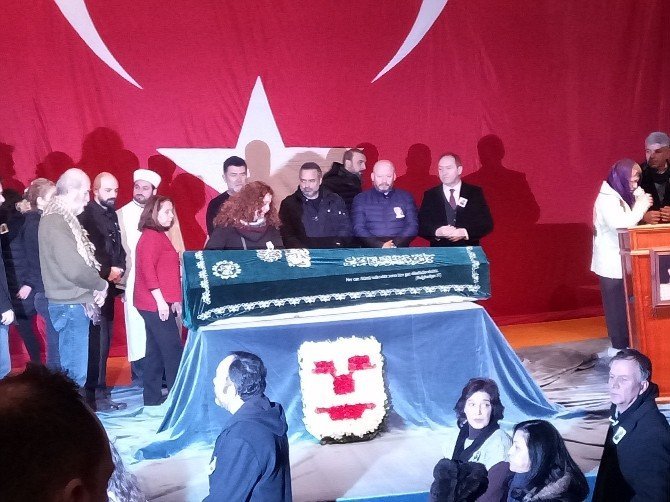 Usta oyuncu Ayberk Atilla için Kerem Yılmazer Sahnesi’nde tören düzenlendi