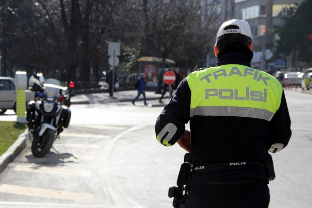 Samsun’da kasksız motosiklet sürücülerine ceza yağdı