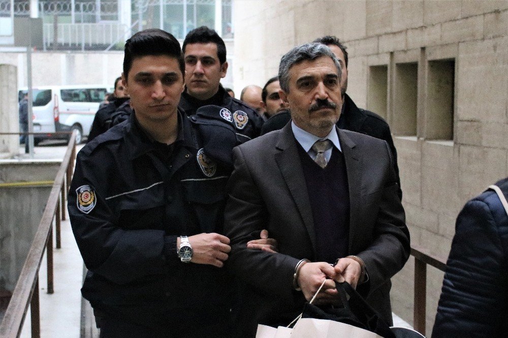 Bursa’da FETÖ operasyonunda gözaltına alınan 8 akademisyen adliyeye sevk edildi