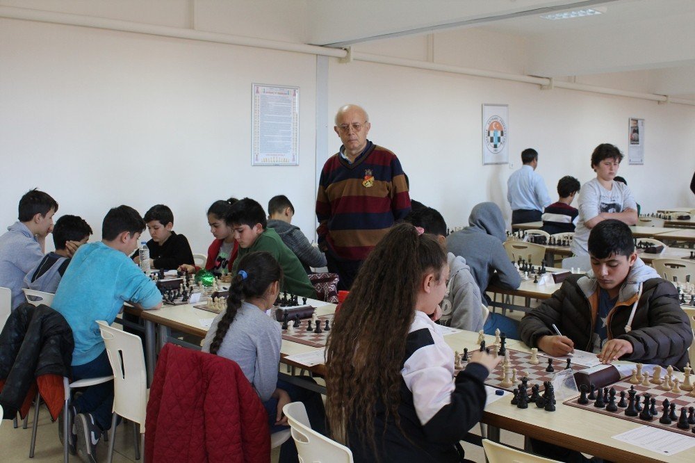 Karaman’da okullararası satranç il birinciliği müsabakaları sona erdi