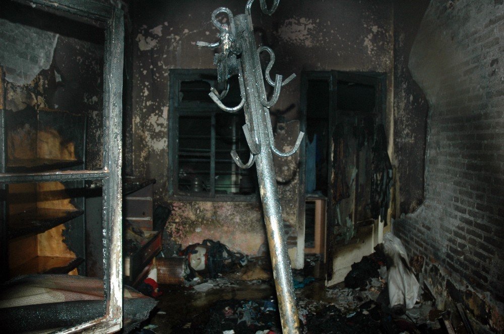 Ailesiyle tartıştı evi yaktı