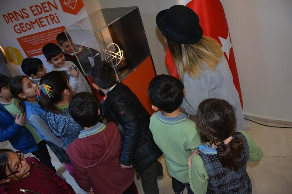 ’Harika Matematik’ sergisi çocuklarla buluştu