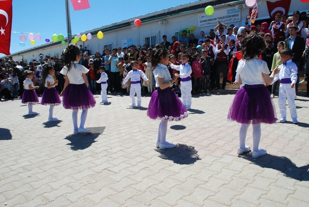 Çadır kentteki Suriyeli çocuklar 23 Nisan’ı kutladı