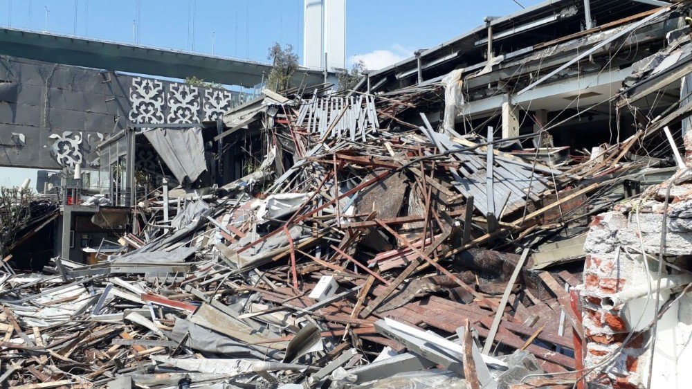 Yılbaşı katliamının merkezi Reina bu sabah belediye ekiplerince yıkıldı