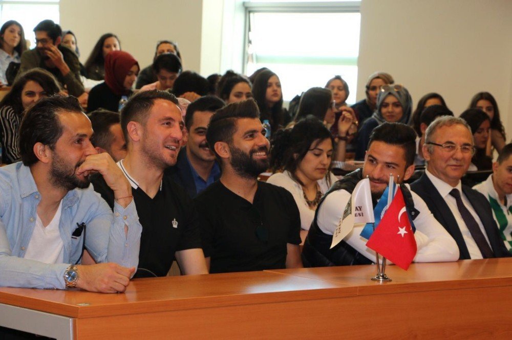 Atiker Konyasporlu futbolcular KTO Karatay Üniversitesi’nde