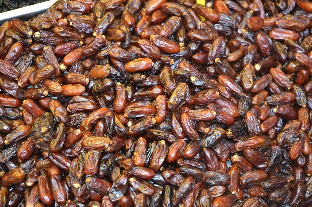 Hurma tezgahlarda yerini aldı