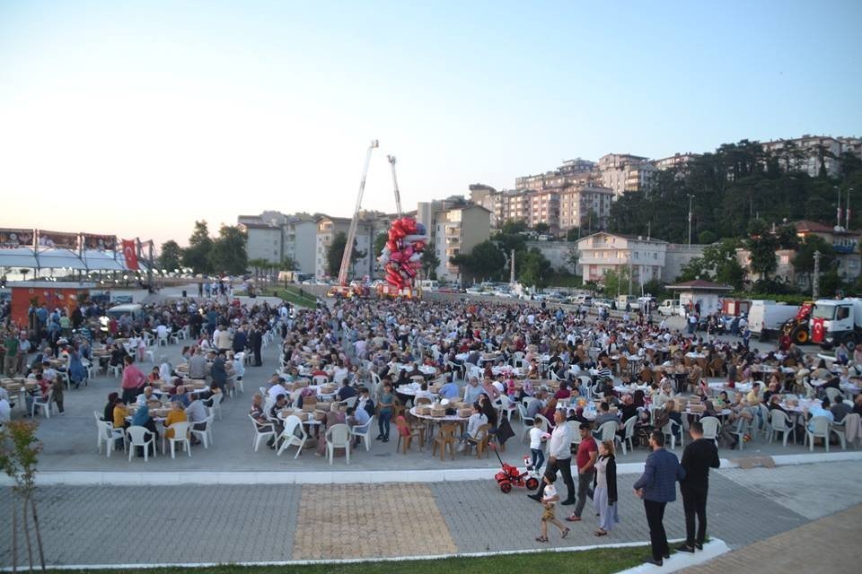 3 bin kişiye sahilde iftar