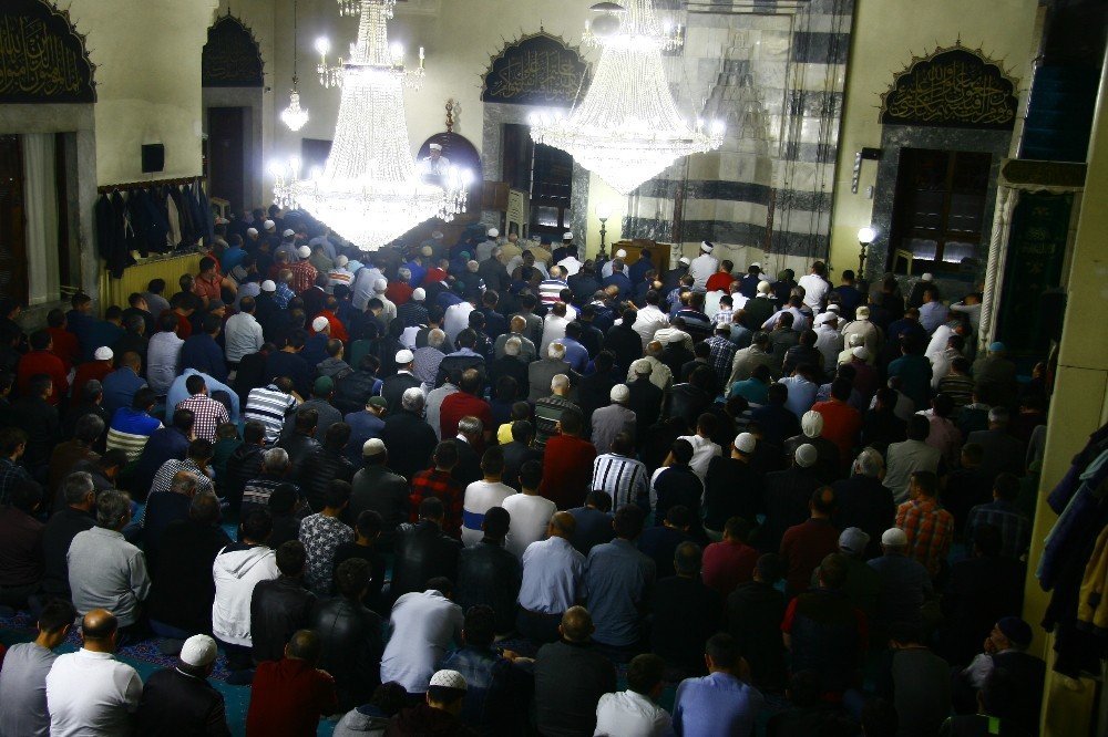 Afyonkarahisar’da, Kadir Gecesi huşu içerisinde geçti