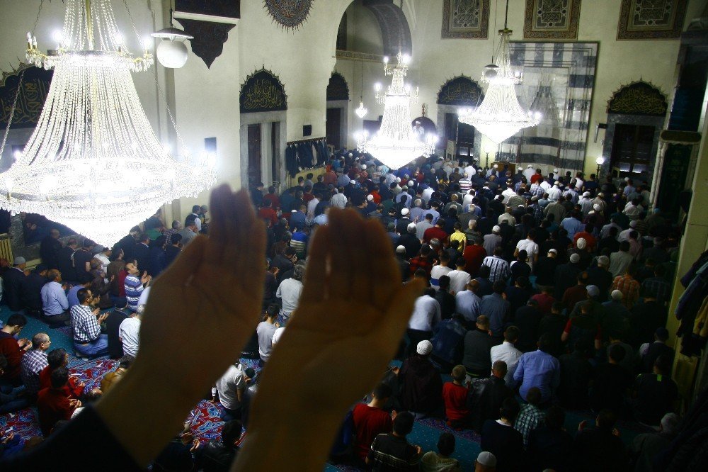 Afyonkarahisar’da, Kadir Gecesi huşu içerisinde geçti