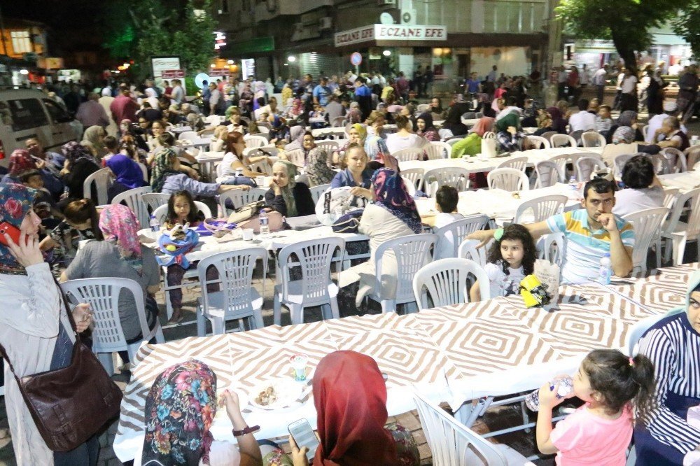 Akhisar’da Kadir Gecesine Büyük İlgi