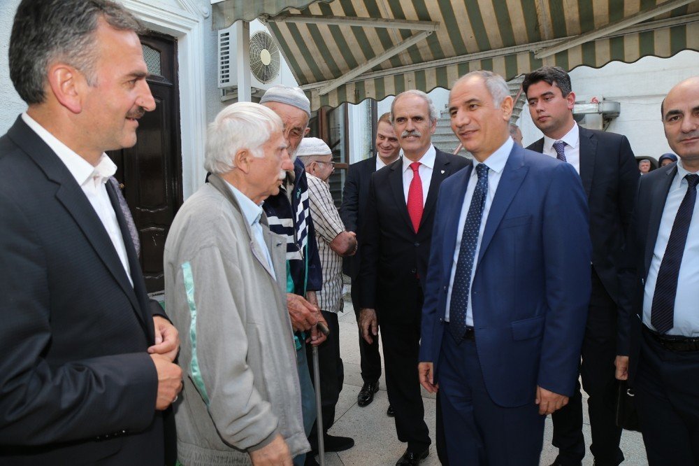 Batum’da iftar sofraları kuruldu