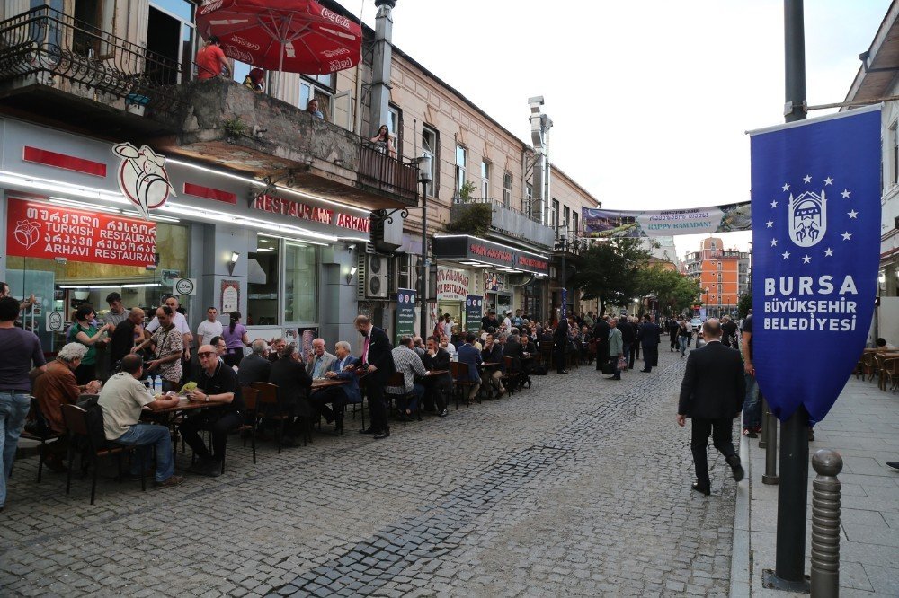 Batum’da iftar sofraları kuruldu